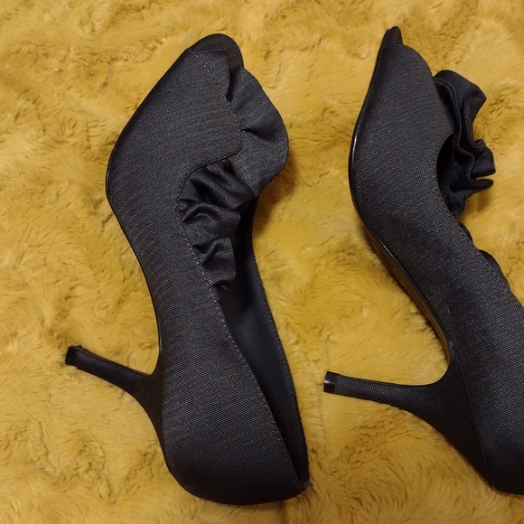 Ana Marino ruffle peep toe heels - Picture 2 of 5
